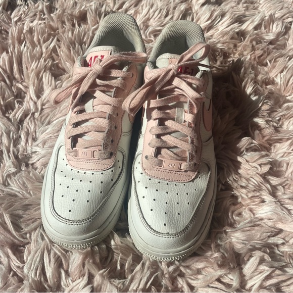 Nike Air Force 1 Pink and White Leather Sneaker Women’s Size 8 - Picture 2 of 11
